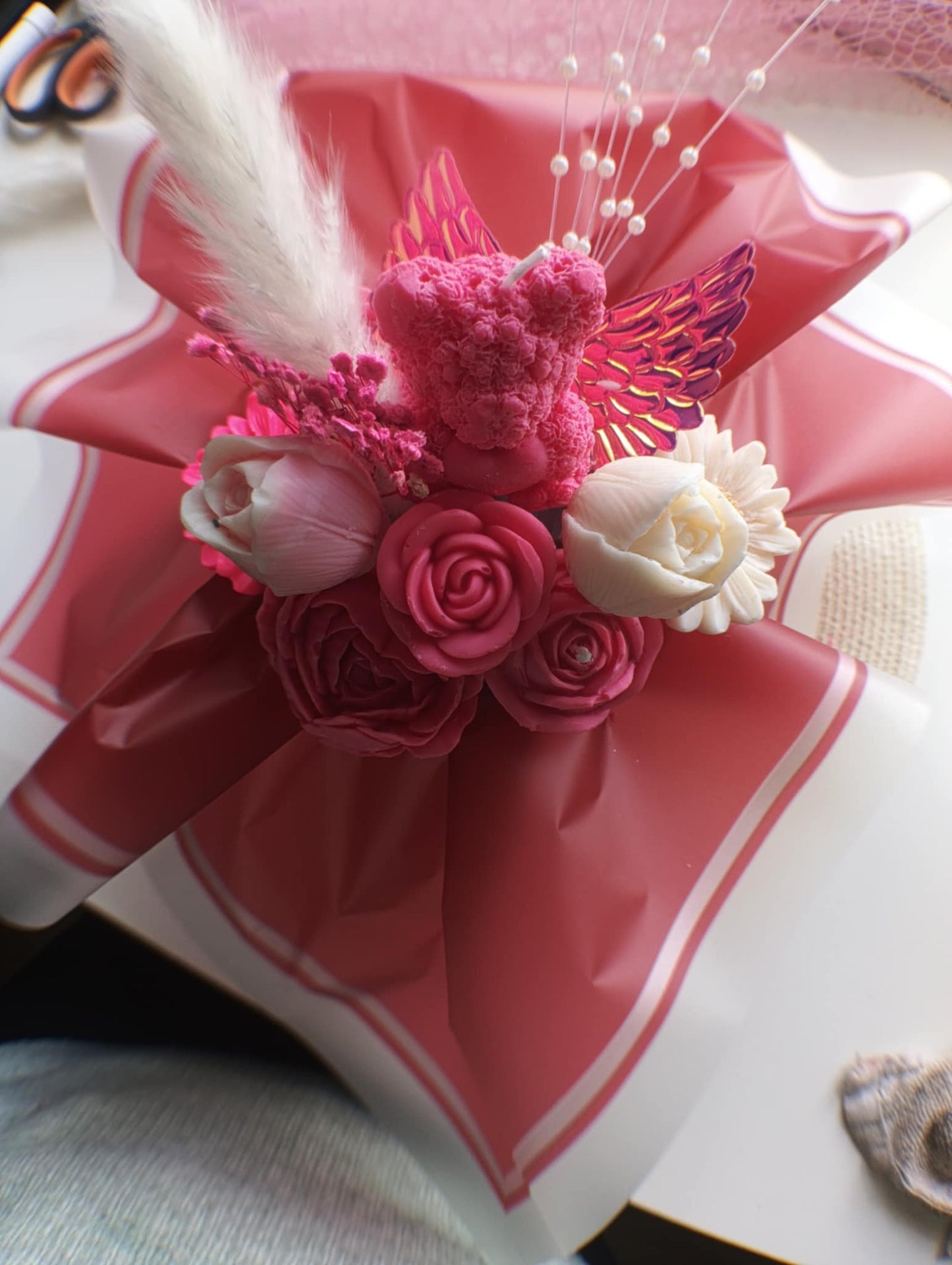 Bouquet Athéna – Bouquet d’exception en fondants parfumés et fleurs artisanales