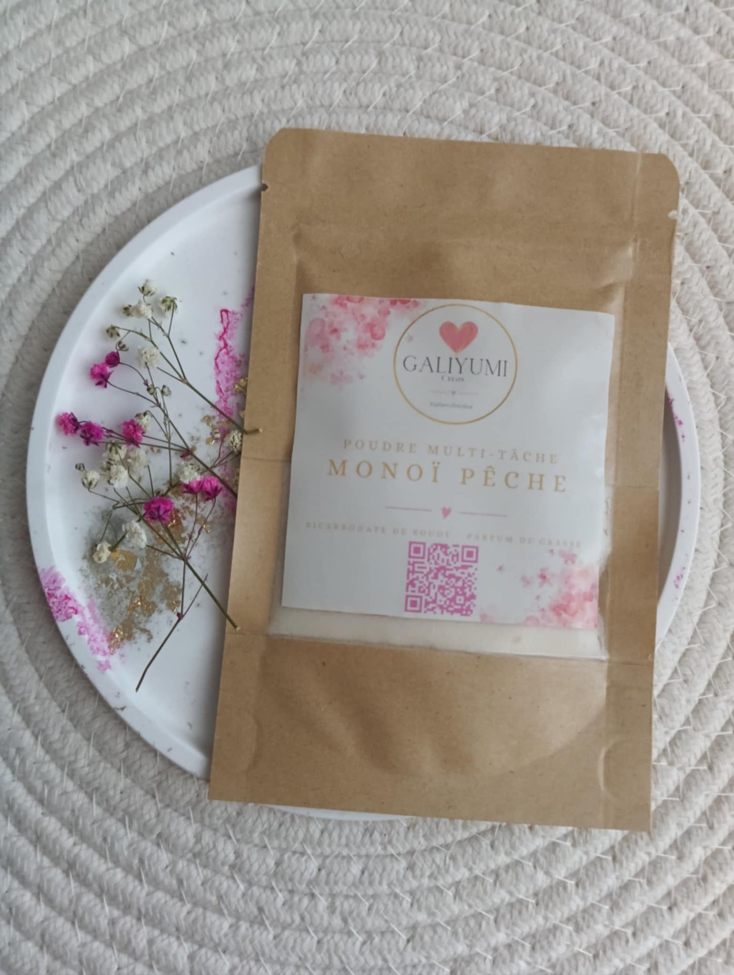 Poudre Multi-Tâche Parfumée – Monoï Pêche | Nettoie, Parfume & Adoucit